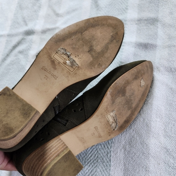 Soludos Lola Perforated Pointed Toe Heeled Ankle Bootie Boots Olive Suede - Picture 5 of 5